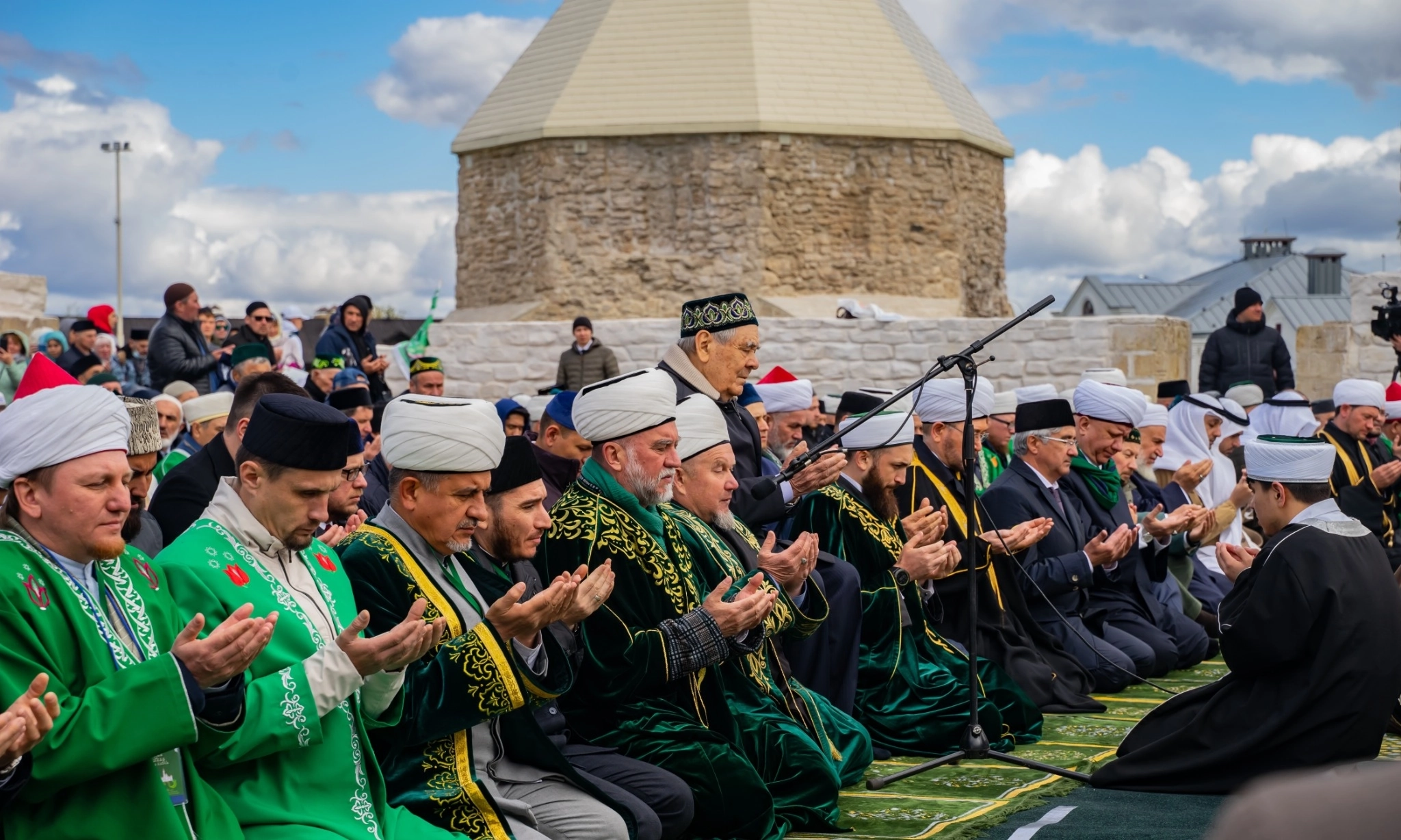 <p>Adaptasi Puasa Di Wilayah Dengan Sinar Matahari Hingga Tengah Malam</p>
