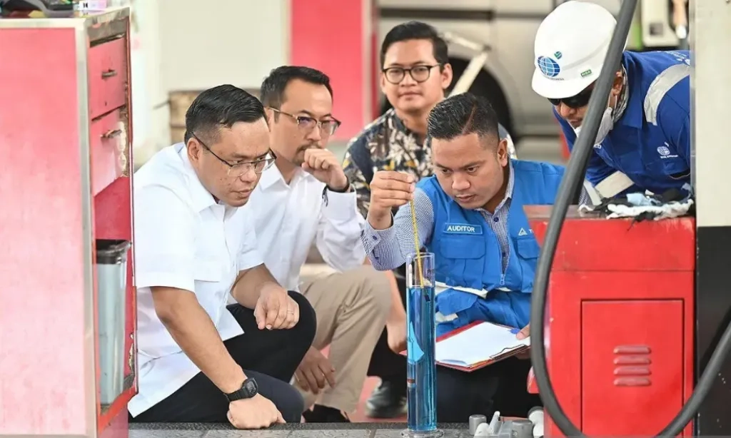 <p>Cek Kualitas BBM Di SPBU, Pertamina Gandeng Lembaga Independen</p>