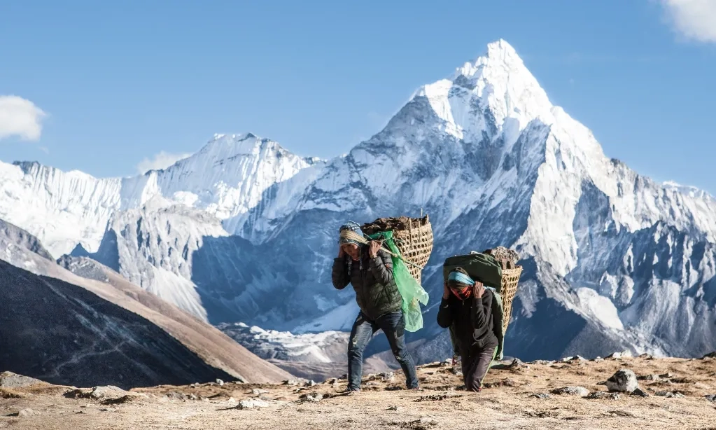 <p>Suku Sherpa Penjaga Gunung Everest</p>