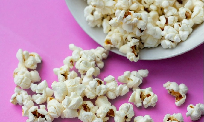 <p>Bagaimana <em>Popcorn&nbsp;</em>Bisa Jadi Makanan Yang Berbahaya Untuk Balita</p>