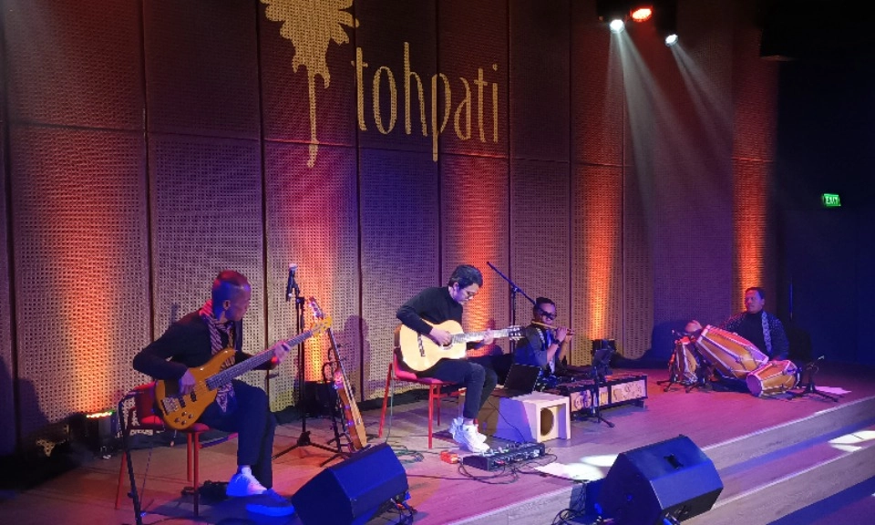 <p id="isPasted">&nbsp;Tohpati and Friends Suguhkan Musik Nuansa Spiritual Di &quot;Gitar Ramadan&quot;</p>
