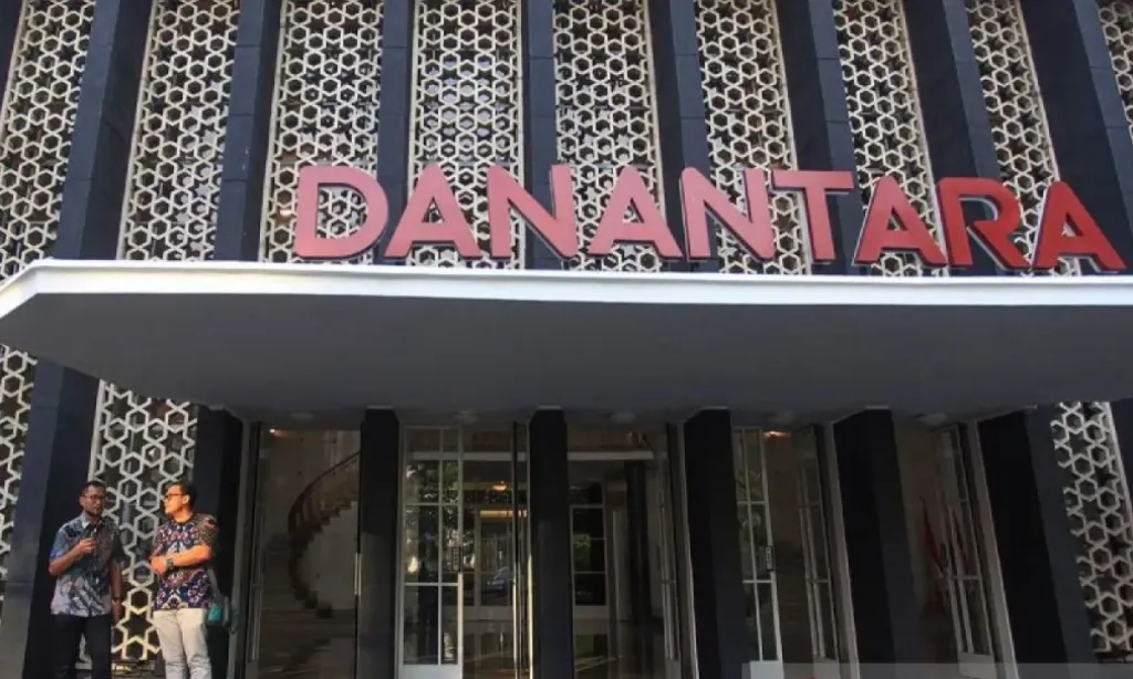 <p id="isPasted">Wamen BUMN Sebut Danantara Masih Seleksi Calon Pengurus</p>