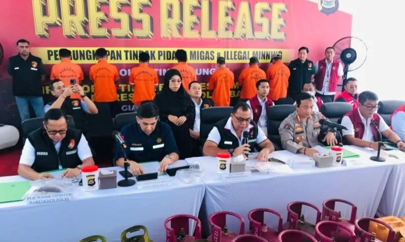 <p>Bareskrim Ungkap Pengoplosan LPG Beromzet Miliaran Di Bali</p>