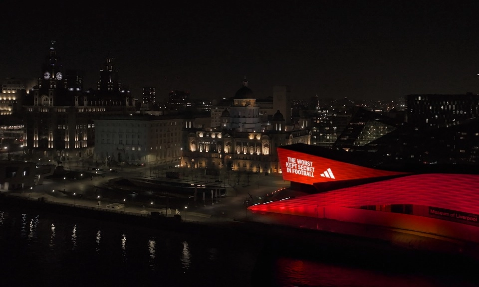 <p>Janjikan Jersey Ikonik, Liverpool Kembali Bekerja Sama Dengan Adidas</p>
