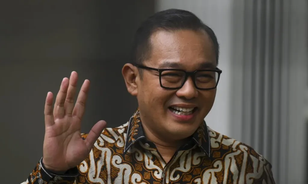 <p id="isPasted">Pemerintah Akan Rancang Regulasi Tingkatkan Daya Tarik Investasi di Kalsel</p>