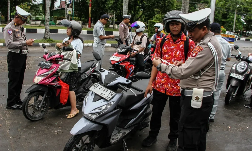 <p>Polri Tepis Kabar Tilang Langsung Sita Kendaraan</p>