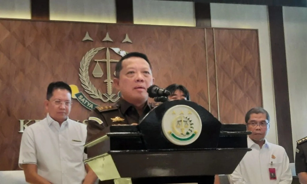 <p>Komjak Klarifikasi Pelaporan Jampidsus ke KPK</p>