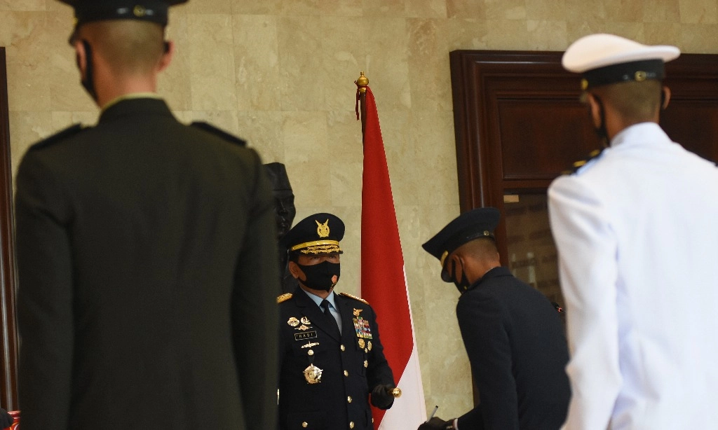 <p>Dosen Unhan Uji Materi UU TNI ke MK</p>