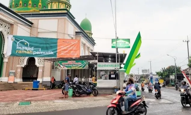 <p>Jadi Rest Area, Masjid Di Sepanjang Jalur Mudik Diminta Buka 24 Jam</p>