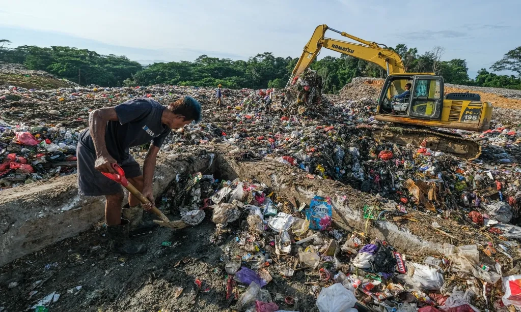 <p>Menko Pratikno: Kelola Sampah Cegah Risiko Bencana</p>