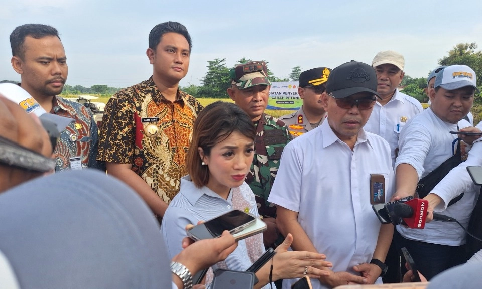 <p id="isPasted">Jubir Prabowo Klaim Tambahan Rp16,6 Triliun Ke Bulog Kurangi Kerugian Petani</p>