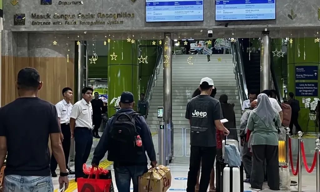 <p>Kebijakan WFA Dorong Arus Mudik Lebih Awal</p>