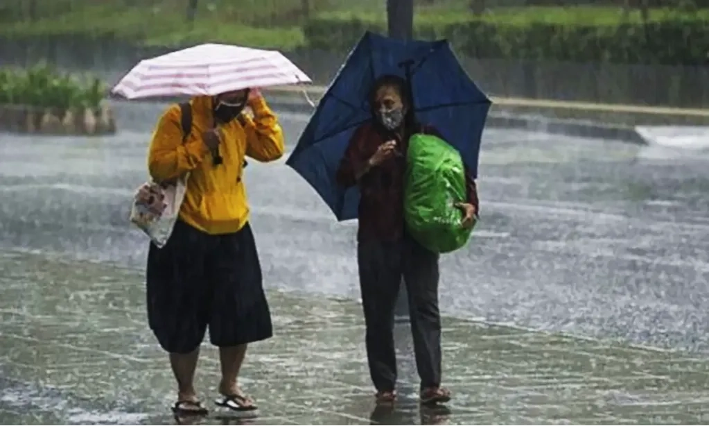 <p>Hujan Lebat Guyur Sebagian Besar Wilayah RI Sampai Jelang Idulfitri</p>