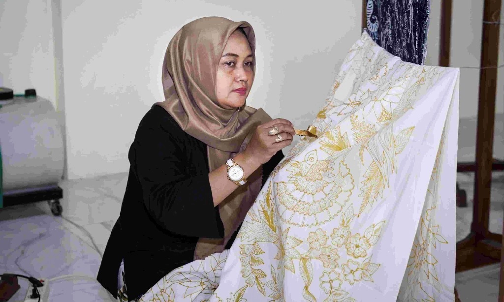 <p>Sentra IKM Batik Mojokerto Mampu Genjot Produksi Hingga 5.477 Batik Per Tahun</p>