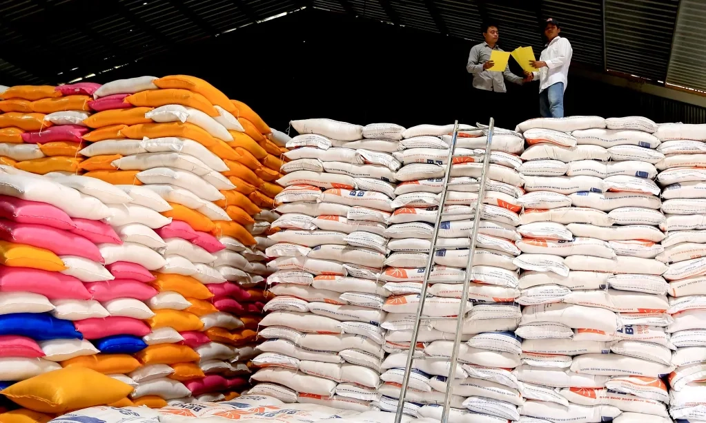 <p id="isPasted">Mentan: Stok Beras 2,2 Juta Ton Aman Hingga Lebaran</p>