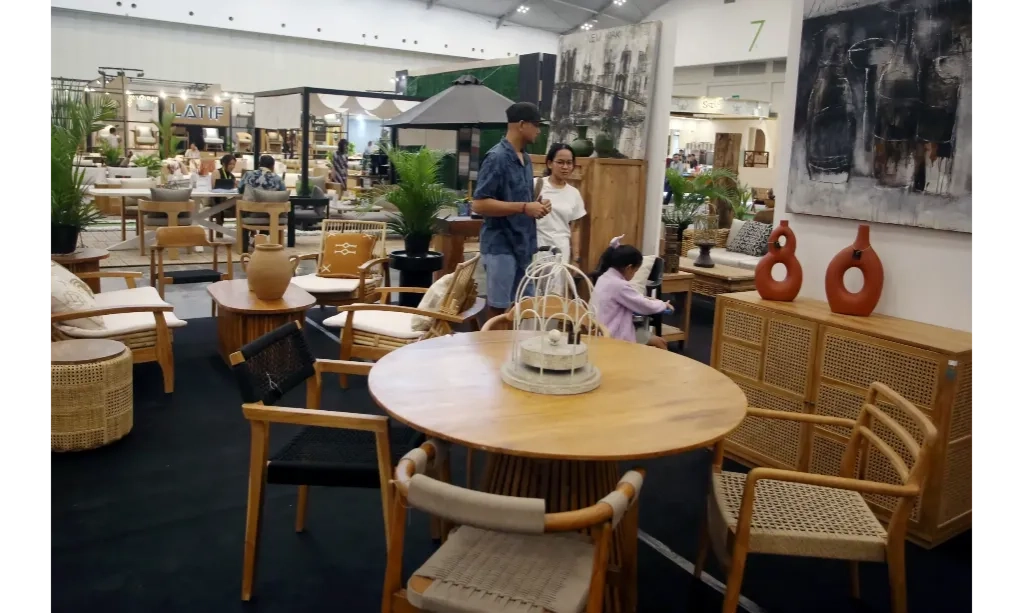 <p id="isPasted">Polemik Tarif Impor AS, Industri Mebel Khawatir Kehilangan Ekspor US$1,4 M</p>