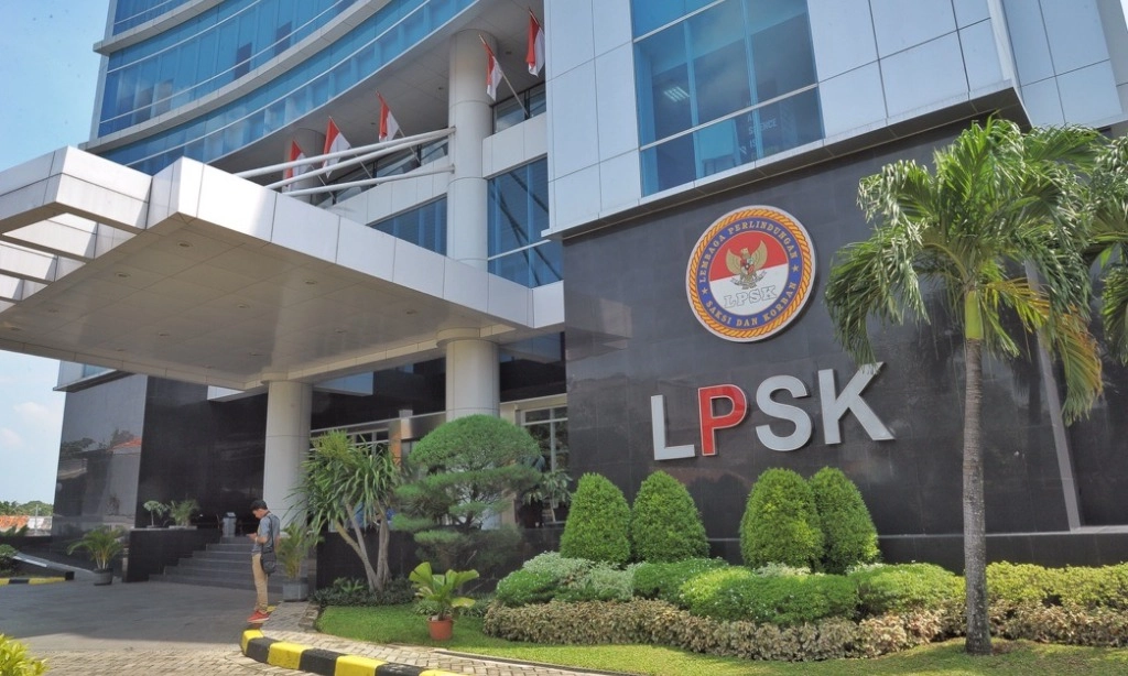 <p>KPK Serahkan Aset Penanganan Korupsi ke LPSK</p>