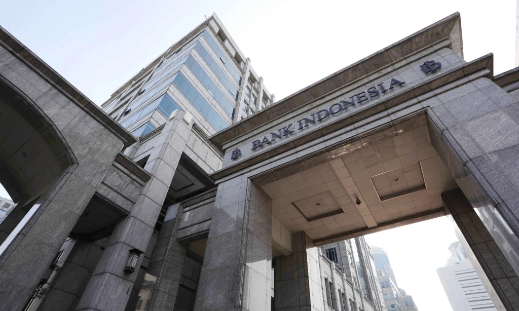 <p dir="ltr" id="isPasted">BI Berhentikan Tiga Pejabat Yang Jadi Komisaris Bank BUMN</p>