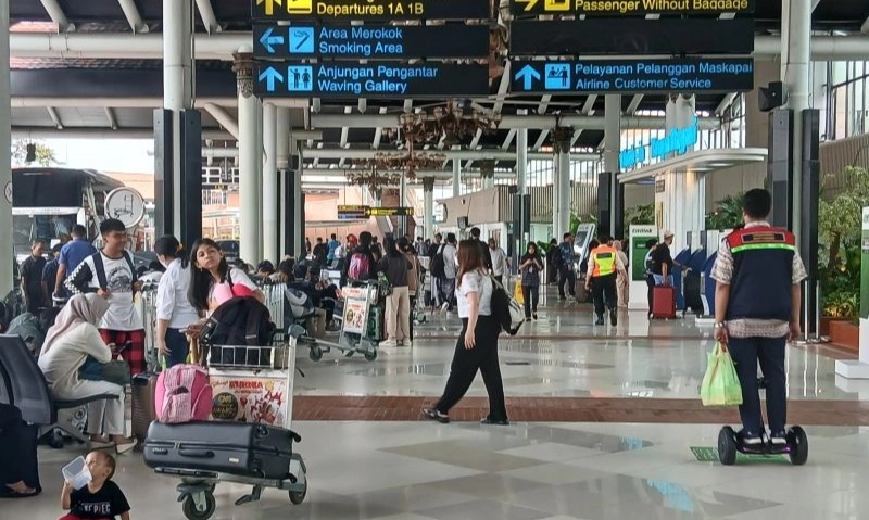 <p id="isPasted">Puncak Mudik Lebaran, 184.000 Penumpang Padati Bandara Soetta</p>