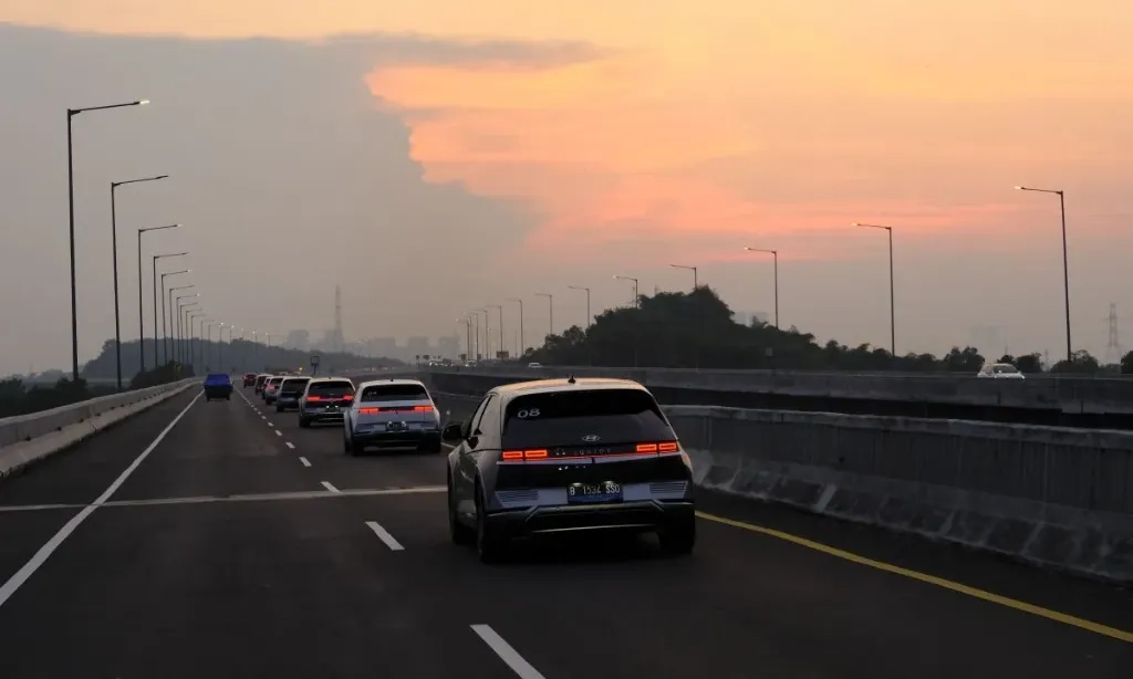 <p>Mudik Asyik Pakai Mobil Listrik&nbsp;</p>