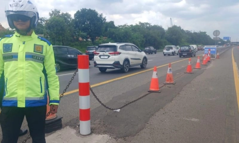 <p>JTT Hentikan Akses <em>Contraflow</em> Arah Cikampek Di Jalan Tol Japek</p>