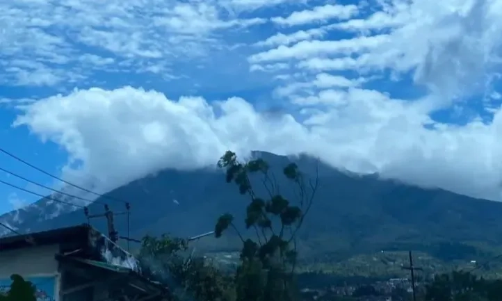 <p>Gunung Gede Berkali-kali Dilanda Gempa Vulkanik, Jalur Pendakian Ditutup</p>