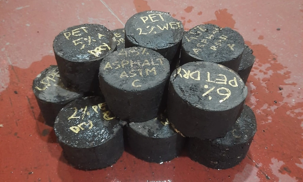 <p>Sampoerna University Buat Pengganti Aspal Ramah Lingkungan Dari Limbah Plastik</p>