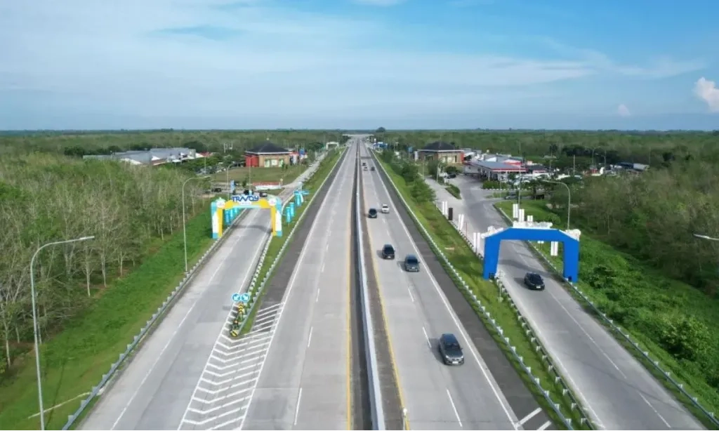 <p>Tiga Ruas Tol Di Luar Jawa Catat Kenaikan Volume Lalin</p>