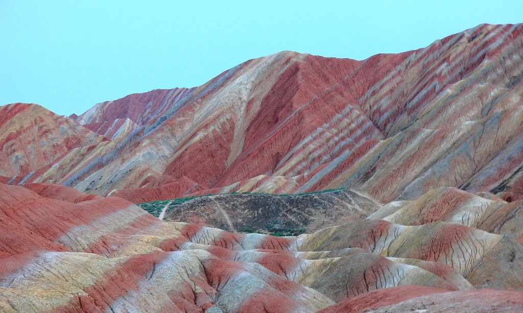 <p>Zhangye Danxia, Pegunungan Pelangi Hasil Tabrakan Lempeng Tektonik Di China</p>