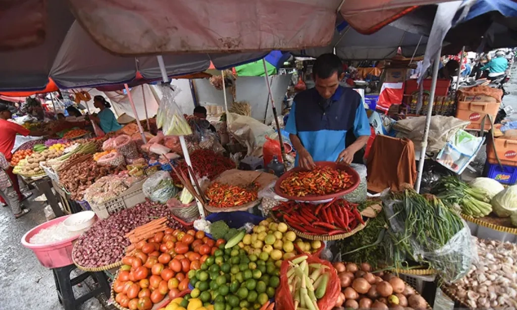 <p id="isPasted">Mayoritas Harga Pangan Turun Pasca Idulfitri 2025</p>
