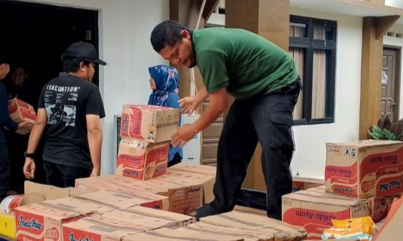 <p>Kemensos Bantu Korban Banjir Bontang</p>