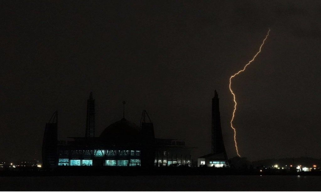 <p>BNPB: Waspada Bencana Hidrometerologi Peralihan Musim</p>