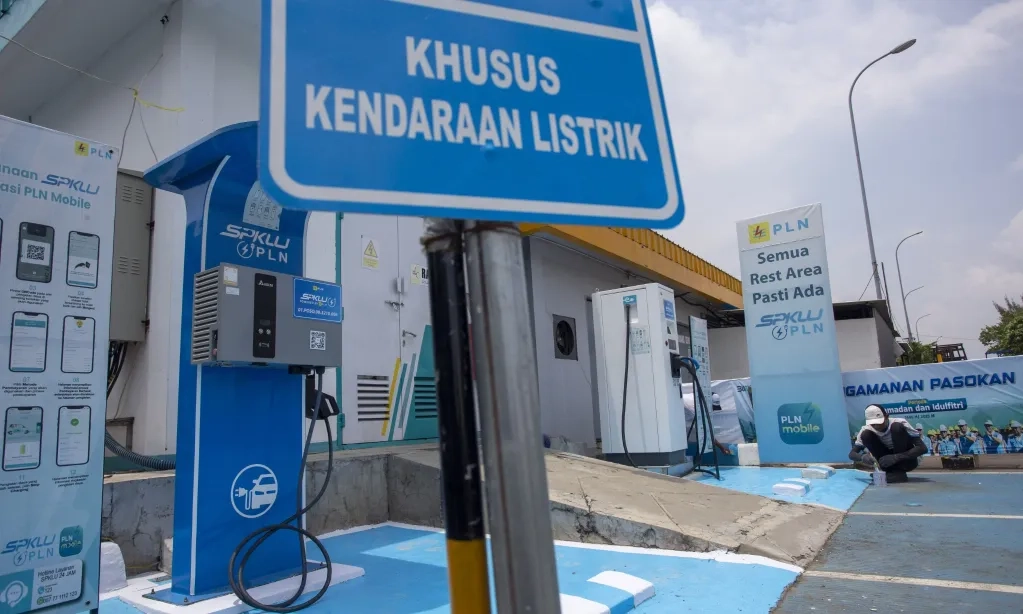 <p id="isPasted">Transaksi SPKLU Meningkat Nyaris Lima Kali Lipat Selama Lebaran 2025</p>