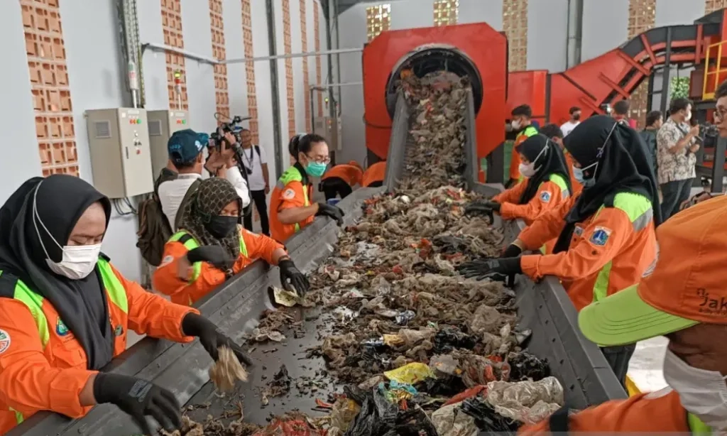 <p>Pertamina, Hyundai, Dan Pemprov Jabar Bakal Olah Sampah Jadi Hidrogen</p>