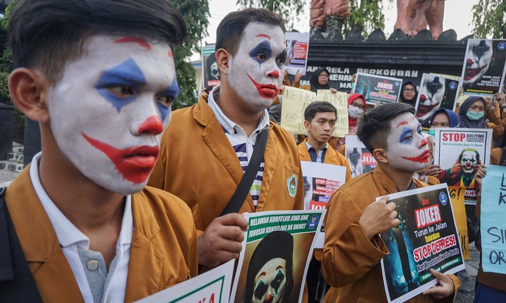 <p>Telekonsultasi Kesehatan Jiwa Jakarta Tak Terbatas Buat Warga DKI</p>