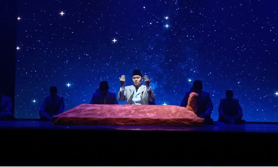 <p>Jejak Sukarno Di Makam Imam Bukhari</p>