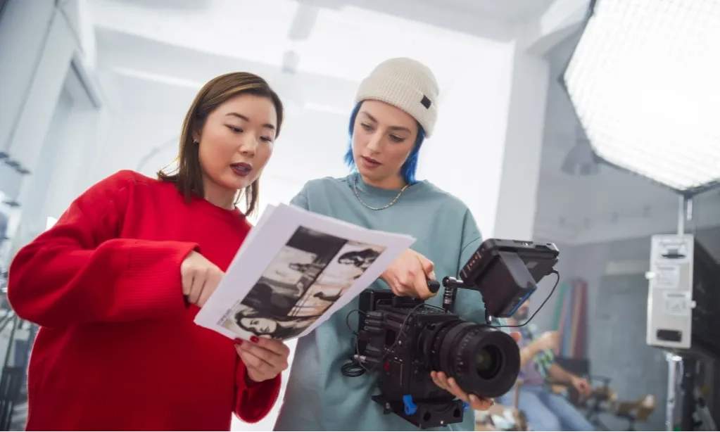 <p id="isPasted"><em>Intimacy Coordinator&nbsp;</em>Dalam Produksi Film Indonesia Masa Kini</p><p><br></p>