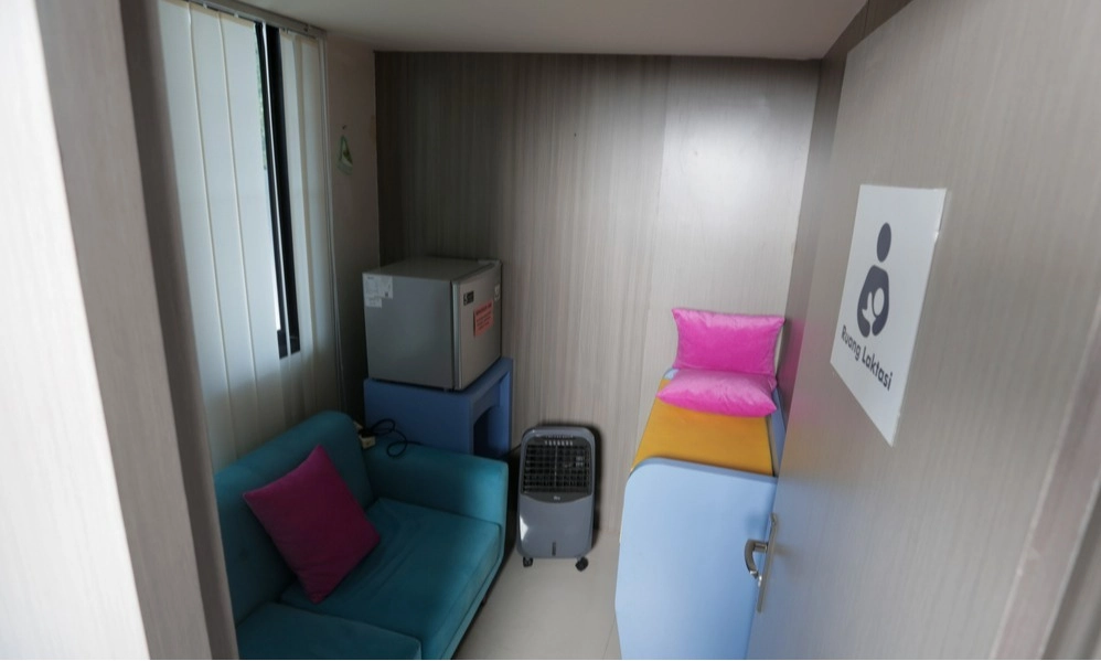 <p id="isPasted">Pentingnya Ruang Laktasi Nyaman Bagi Ibu Menyusui Di Kantor</p>