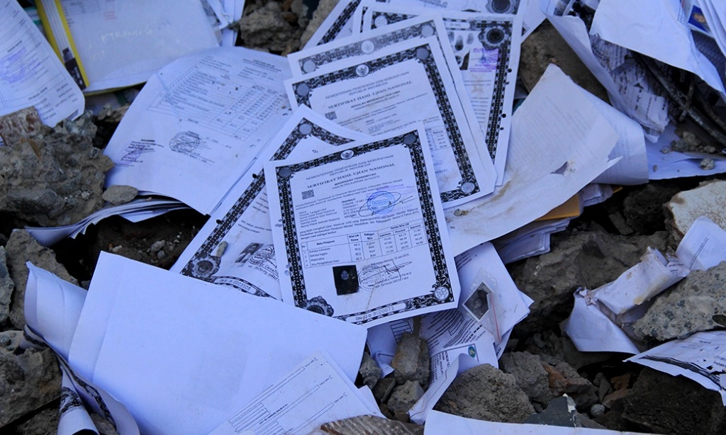 <p>Ijazah Palsu Masih Jadi Tantangan Kemendikti</p>