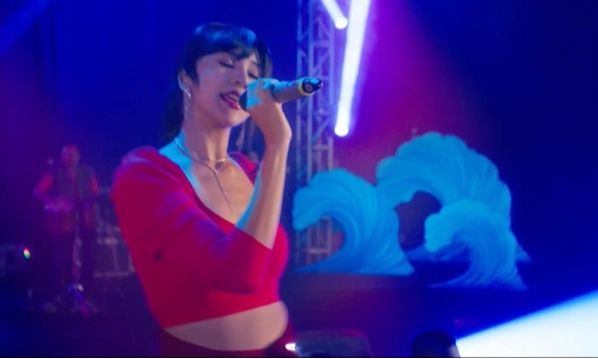 <p><em>Mendadak Dangdut</em>, Perjalanan Anya Geraldine Menjelajah Skena Dangdut Pinggiran</p>