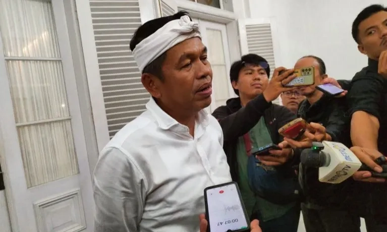 <p>Dedi Mulyadi Ungkap Alasan Pangkas Dana Hibah Pesantren</p>
