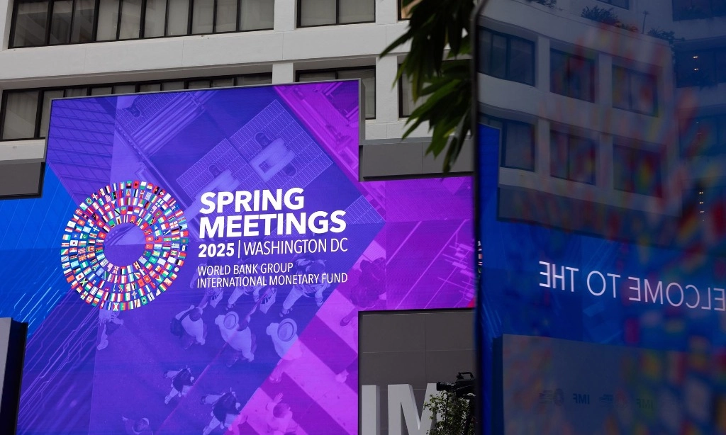 <p>&nbsp;Sri Mulyani Bahas Isu Penting Dengan Menkeu AS Di G20-Spring Meeting</p>