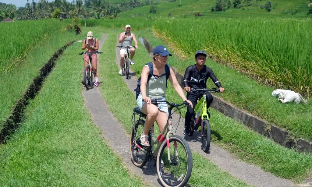 <p dir="ltr" id="isPasted">Wisman Ke RI Meningkat! Catat 2,73 Juta Kunjungan Di Kuartal I/2025</p>