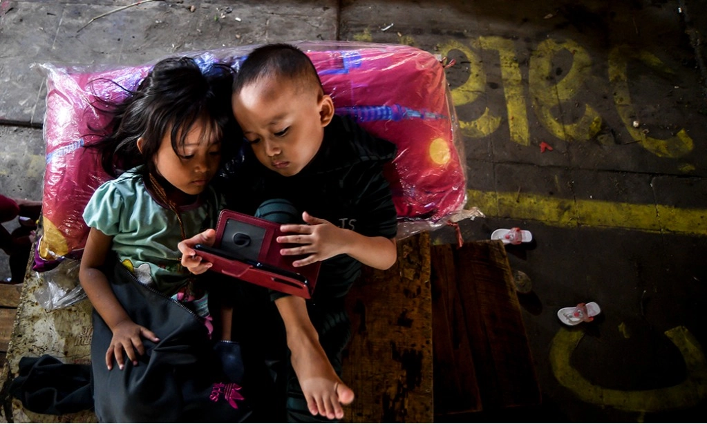 <p>Siswa Di Purwakarta Dilarang Gunakan Ponsel Di Sekolah</p>