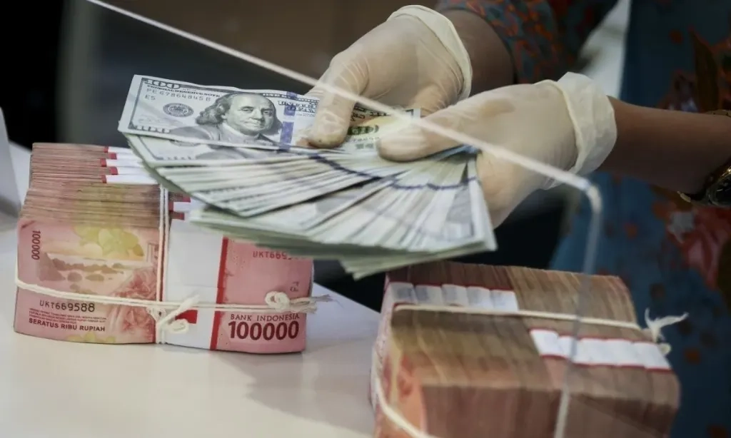 <p id="isPasted">Waswas Tarif AS, Rupiah Kembali Melemah Ke Rp16.602/Dolar AS<strong><br></strong></p>