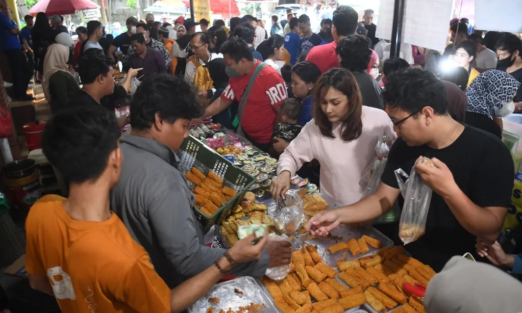 <p>Pertumbuhan Ekonomi Jakarta Lampaui Pertumbuhan Nasional</p>