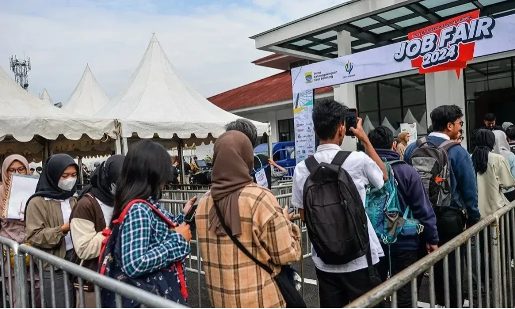 <p>KASBI Minta Prabowo Serius Hapus Outsourcing</p>