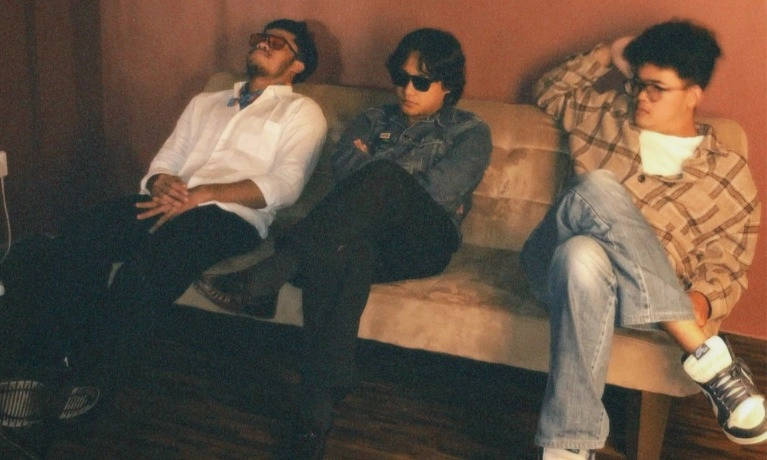 <p>Unit Rock Surabaya, Electric Bird Kritik Kerusakan Alam Lewat Single &quot;Aurora&quot;</p>