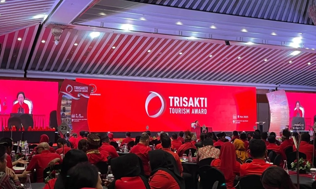 <p>Megawati Mengaku Babak-belur Pada Pemilu 2024</p>