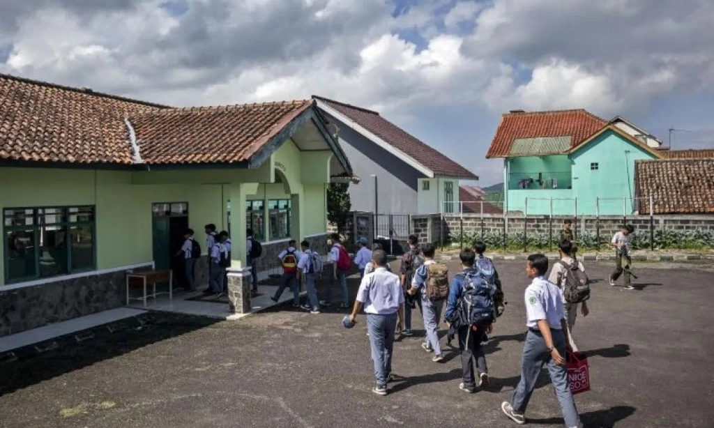 <p>Pembinaan Anak Nakal Di Barak Militer Dinilai Kebijakan Problematik</p>